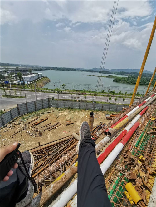 开州区作业中发生设备损坏或人员意外，责任怎么划分？