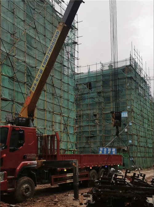 开州区“慢工细活”—— 吊车的 “微动控制” 技术